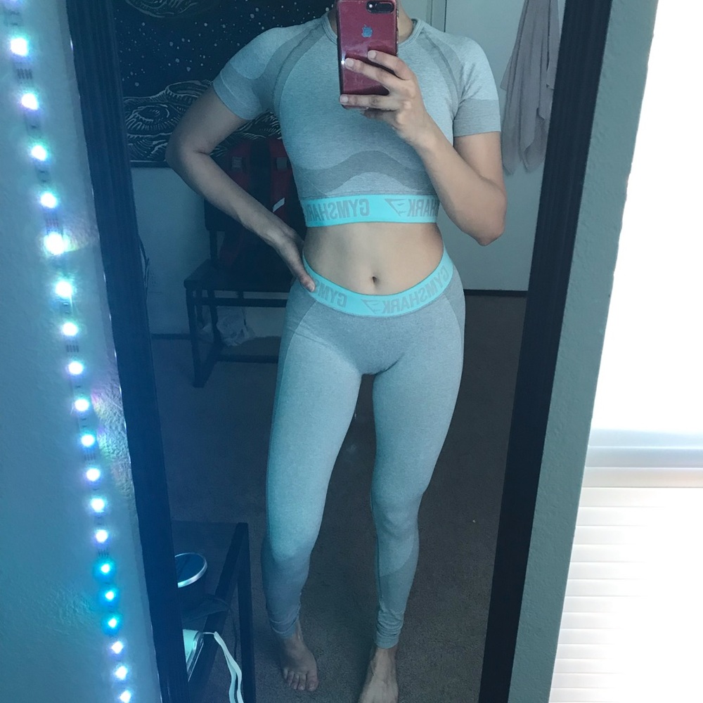 SOLD // GYMSHARK GRAY/MINT FLEX SET